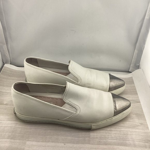 Miu Miu Cream Flats with Metallic Silver Accents - Picture 4 of 4
